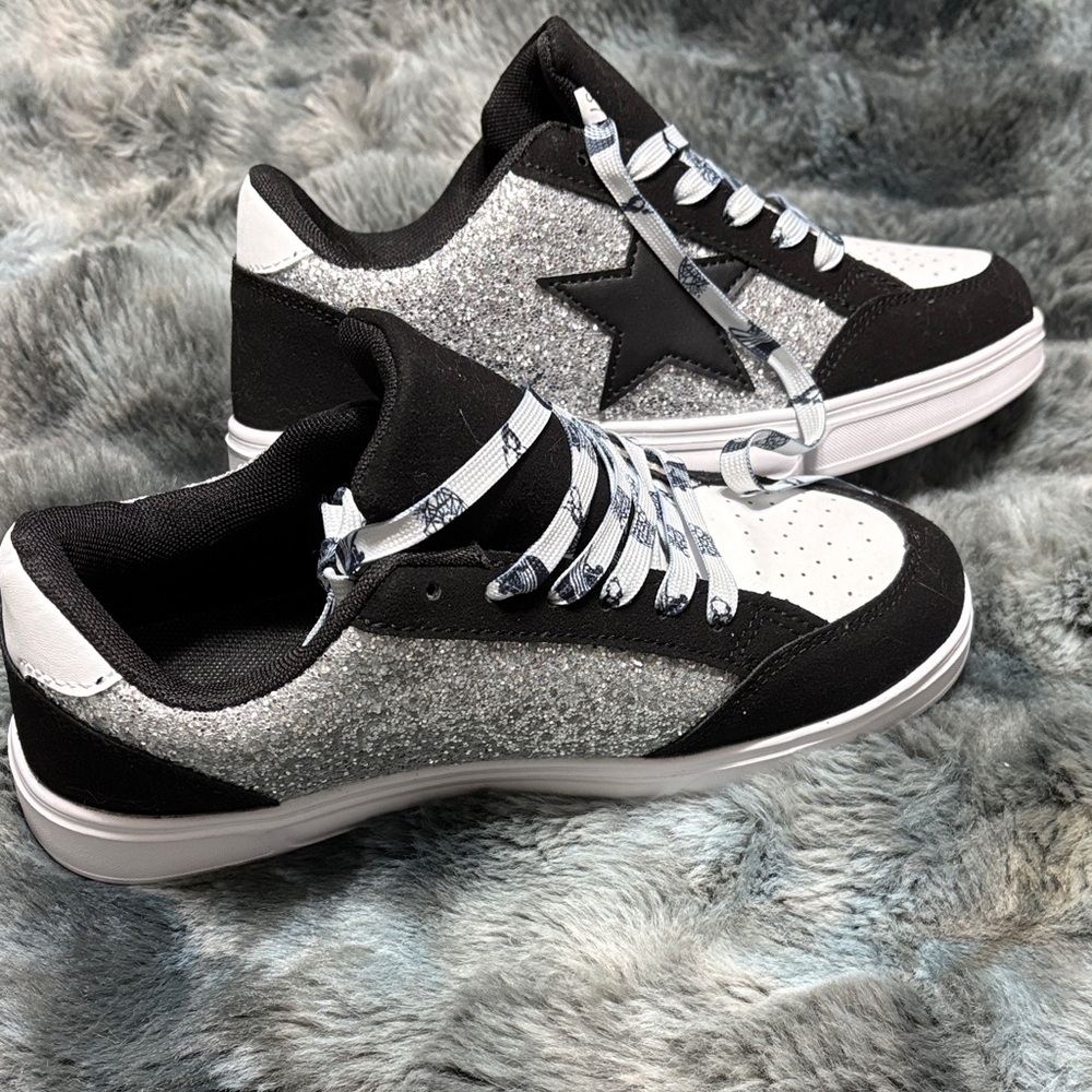 Source Unknown Black and Silver Athletic Shoes